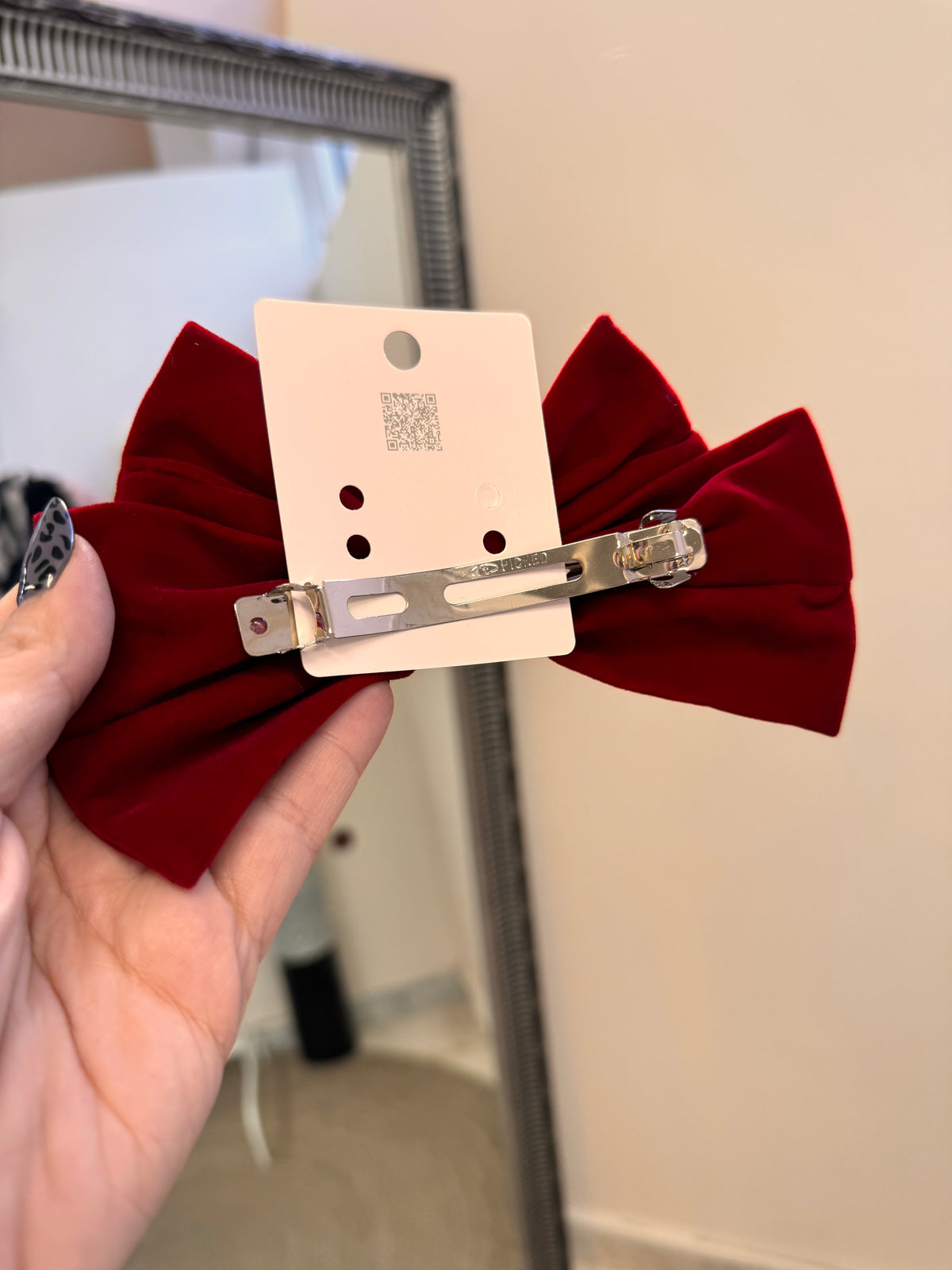 Velvet pearl bow clip
