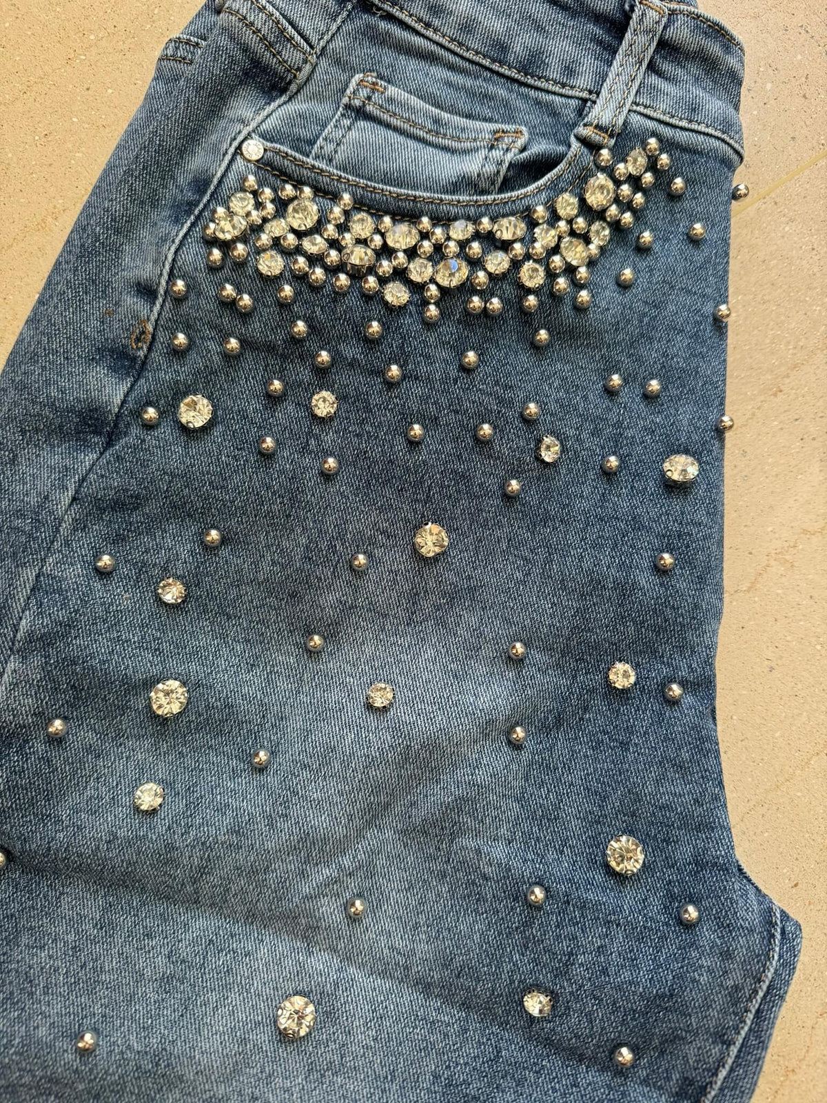 VIRAL JEAN STRASS